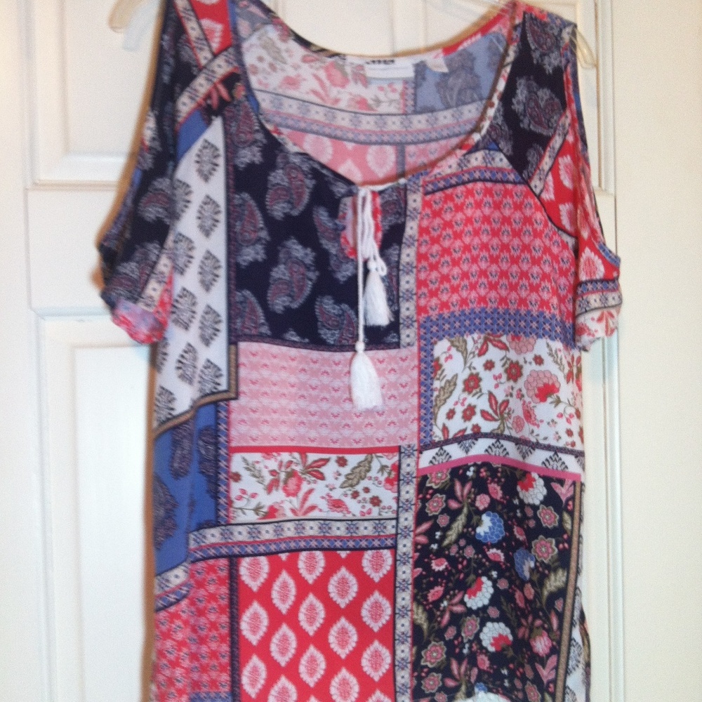 NY & Co. Cold Shoulder Top -- Sz S